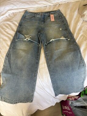 Relaxed Wide-Leg Distressed Jeans - Light Blue